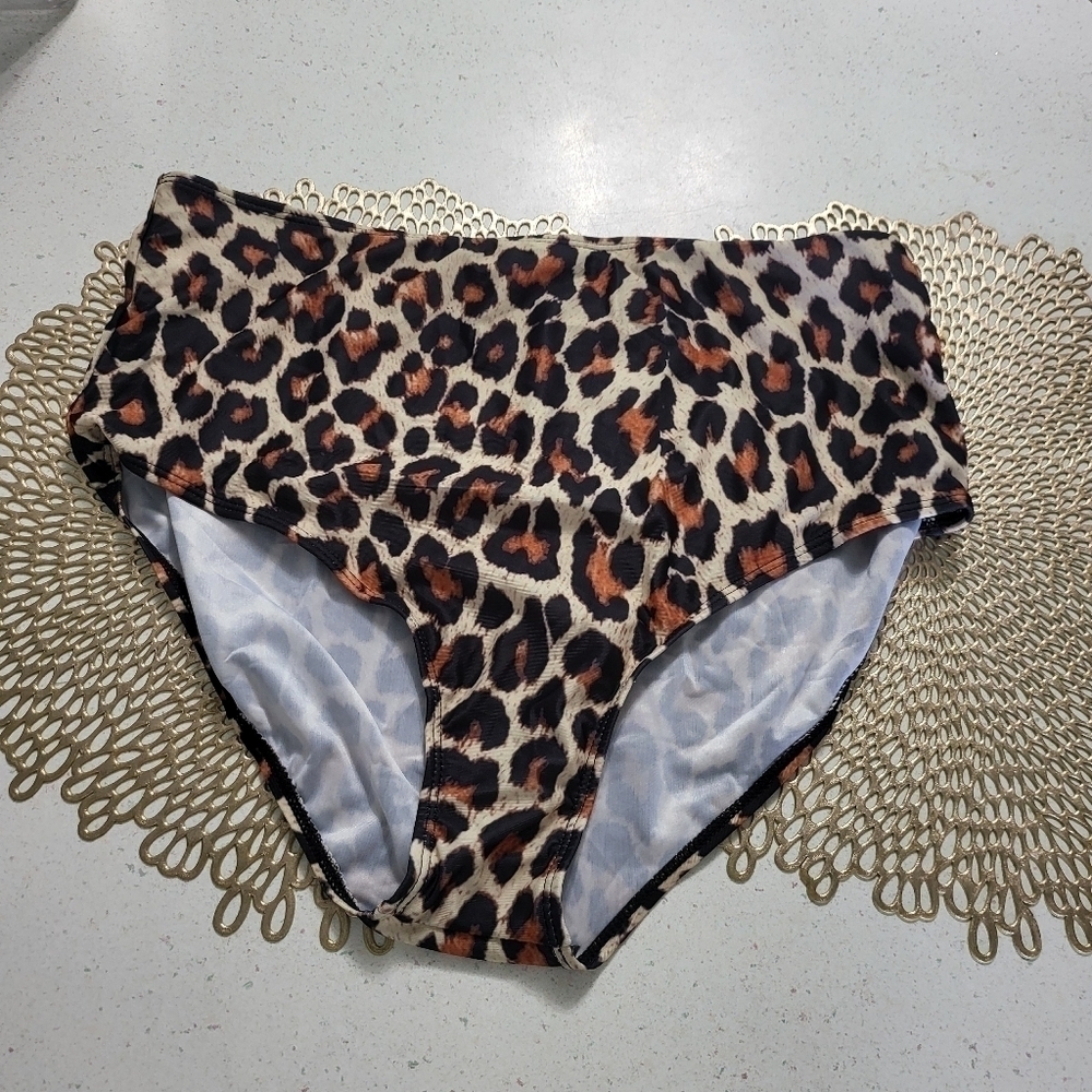 Boutique animal print swim bottoms nwt